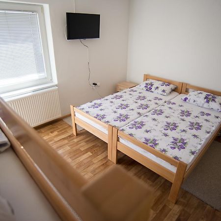 Hostel Larisa Баня Лука Екстериор снимка