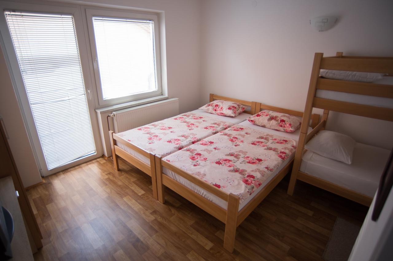 Hostel Larisa Баня Лука Екстериор снимка