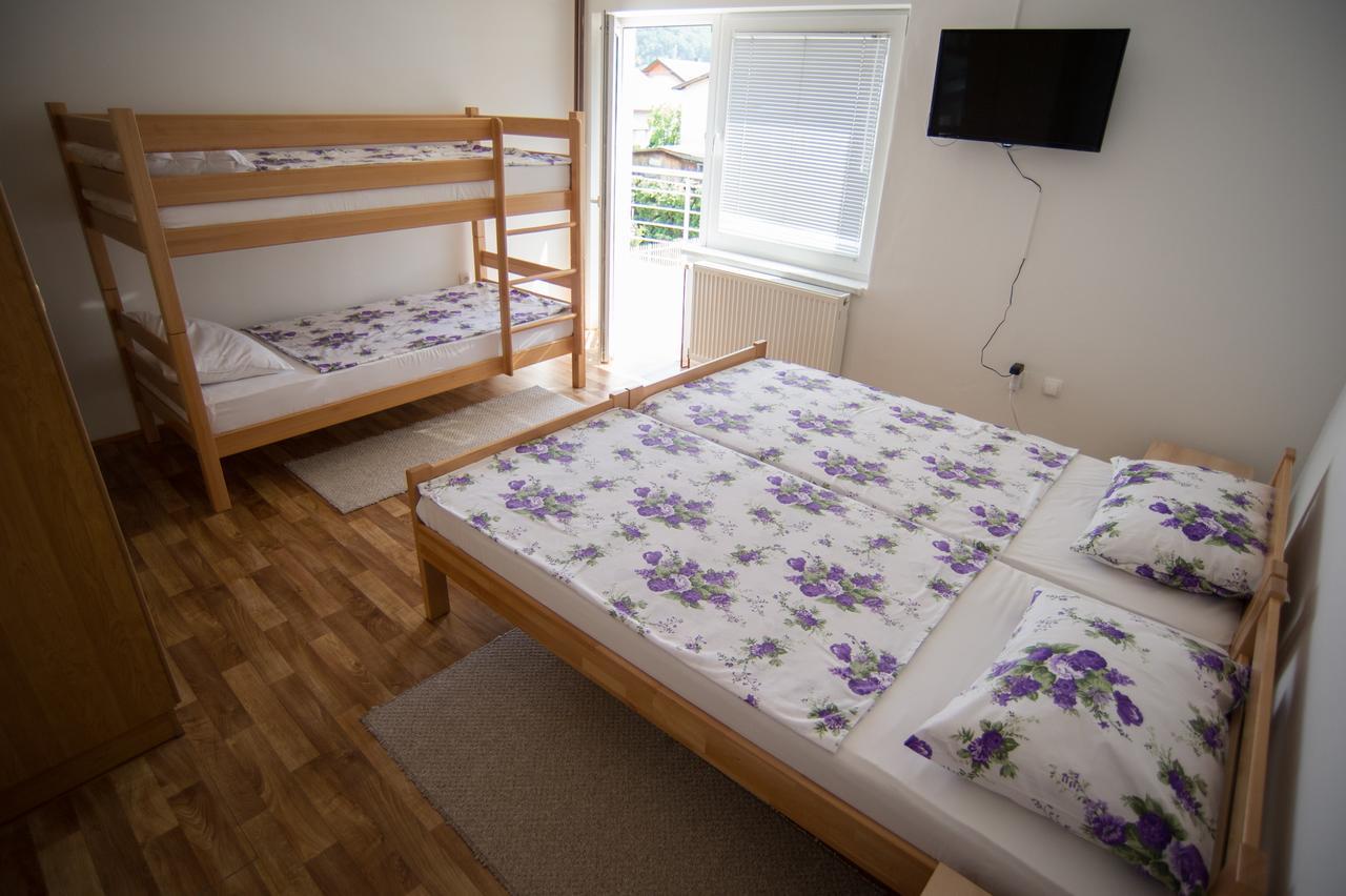 Hostel Larisa Баня Лука Екстериор снимка